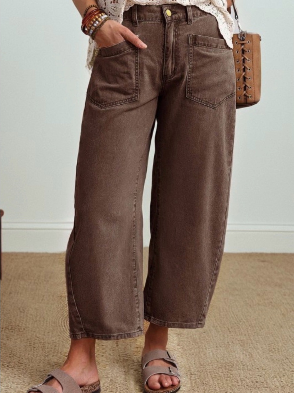 Mid-Rise Barrel Jeans in Coffee
